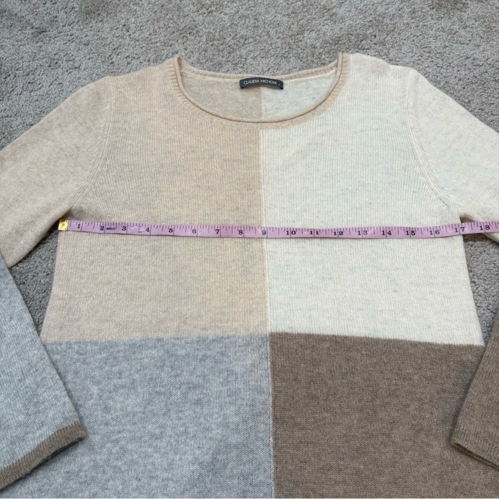 Neutral Soft Cashmere Women’s Color Block Sweater - Picture 4 of 8